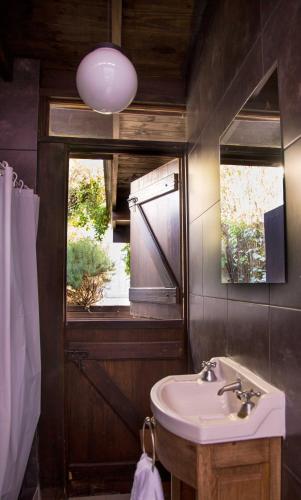 a bathroom with a sink and a mirror at La Mamunia in Las Gaviotas