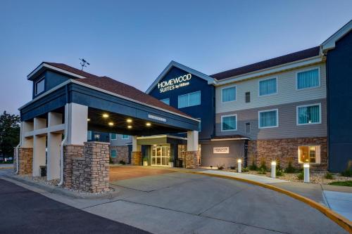 a hotel with a parking lot in front of it at Homewood Suites by Hilton Sioux Falls in Sioux Falls