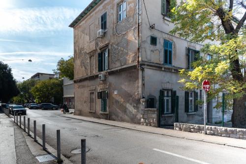 PETRUS SUPERIOR APARTMENT - spacious three-room apartment - prestigious location near Diocletian's Palace and Bacvice beach - the best restaurants within walking distance - free parking provided
