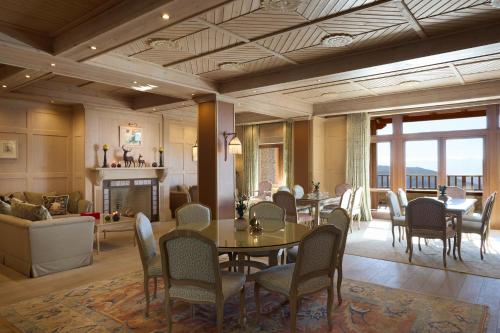 Et opholdsområde på Santa Marina Arachova Resort & Spa