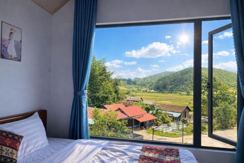 En generel udsigt til bjerge eller udsigt til bjerge taget fra hotellet