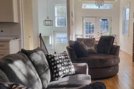 Posezení v ubytování Woodward Grand - Bright New Construction