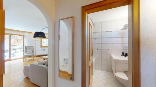 Et badeværelse på Abitaziun Trais Tschiervs D4 - Champfèr