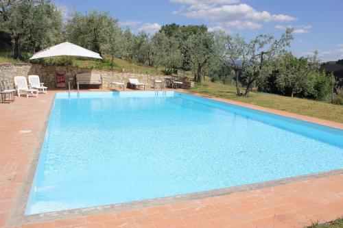 a large swimming pool with blue water at Agriturismo I Poggi in Impruneta