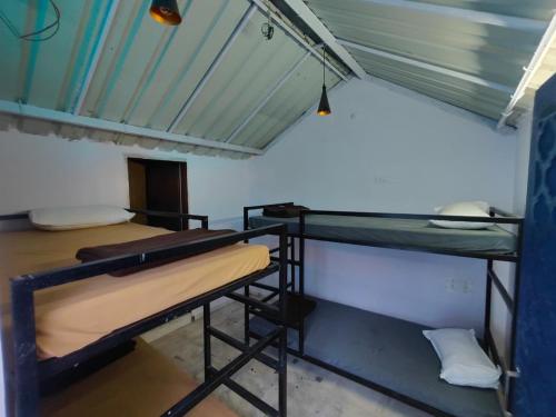 Postel nebo postele na pokoji v ubytování House of Raghuvansh