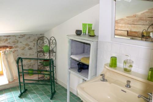 Koupelna v ubytování DOMAINE DE MARLAS - CHAMBRES D'HÔTES