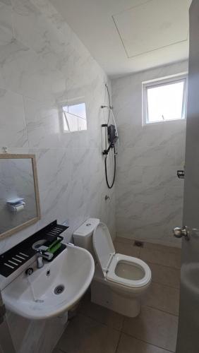 Et badeværelse på Bayu Temiang Residence - Be Cityscape Haven