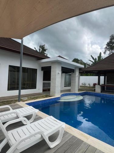 Bazén v ubytovaní QD Villa alebo v jeho blízkosti