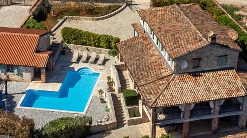 Rustic villa Amyra with pool and grill in Porec