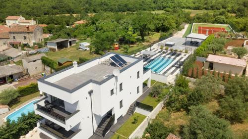 Modern villa Dea with jacuzzi and pool in Porec