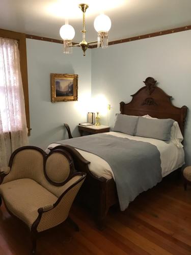 Postel nebo postele na pokoji v ubytování Cosmopolitan Hotel