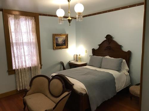 Postel nebo postele na pokoji v ubytování Cosmopolitan Hotel