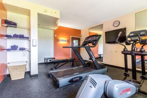 a gym with two treadmills and a treadmill at Motel 6-Kingston, ON in Kingston