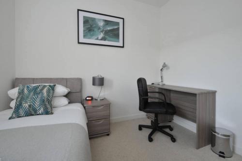 Letto o letti in una camera di Liberty Marina 2br Apartment