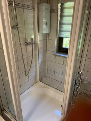 Et badeværelse på Großes Haus & Garten Saarland