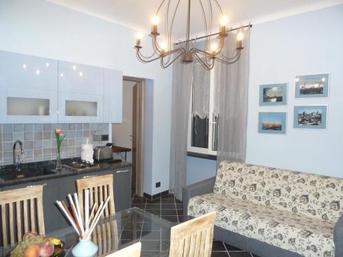 Η κουζίνα ή μικρή κουζίνα στο Casa Orefici, 4 Apartments in front of Aquarium!