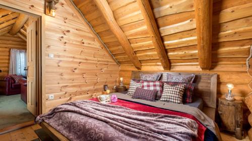 Postel nebo postele na pokoji v ubytování Rustic villa Roza with outdoor pool in Kupjak