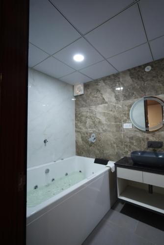 Et badeværelse på Sunrise Dreamworld Resort