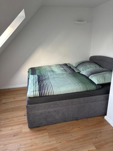 En eller flere senge i et værelse på Ferienhaus Wesloer Landstraße 6b