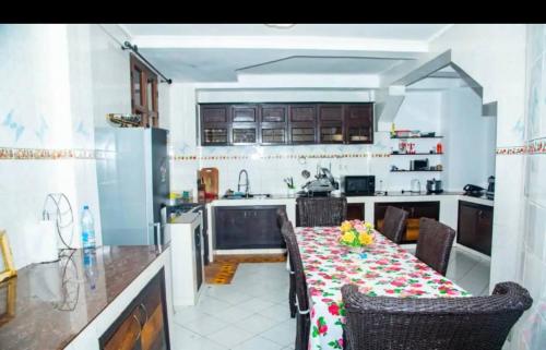 Køkken eller tekøkken på Maison Blanche Biteng