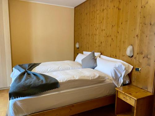 En eller flere senge i et værelse på Hotel Cima Piazzi