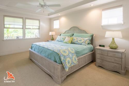Postel nebo postele na pokoji v ubytování 2BR bright quiet condo in Kulalani sleeps 6