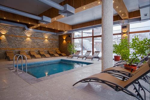 Hồ bơi trong/gần SPA Hotel Daffi