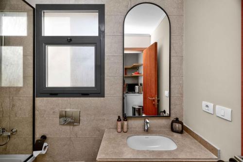 Et badeværelse på Sodic Villette New Cairo Serviced Apartments by BirdNest