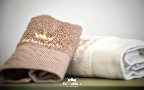 a close up of a towel with a crown on it at RE UMBERTO b&b - Suite di charme e Country rooms in San Salvo