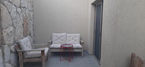 Posezení v ubytování מול ים המלח