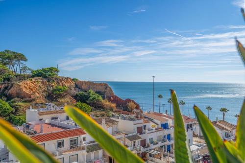 Bright 2BR with Pool near Beach by LovelyStay