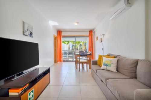 Bright 2BR with Pool near Beach by LovelyStay