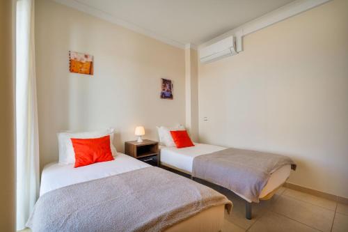 Bright 2BR with Pool near Beach by LovelyStay