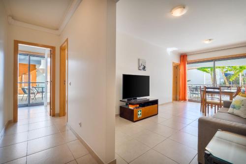 Bright 2BR with Pool near Beach by LovelyStay
