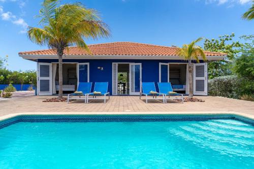 Swimmingpoolen hos eller tæt på Coral Estate Rentals