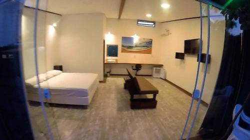 سرير أو أسرّة في غرفة في Green Lodge Eco Life Hotel