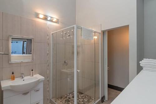 Phòng tắm tại 47th on Howard