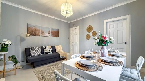 Et opholdsområde på Quite and new Glasgow house, Commore Drive