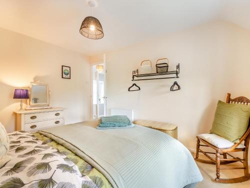 En eller flere senge i et værelse på Church View Cottage - Uk45697