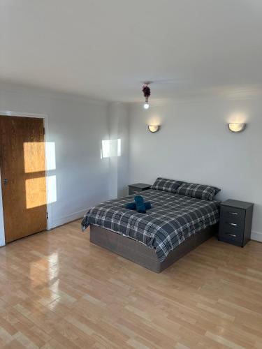 En eller flere senge i et værelse på Stunning Apartments Central Croydon