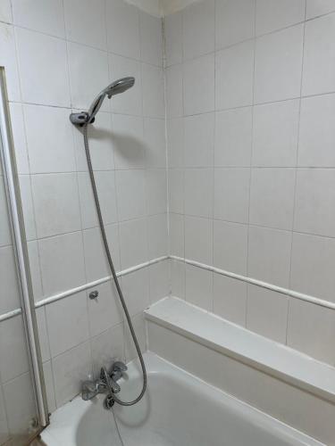 Et badeværelse på Stunning Apartments Central Croydon