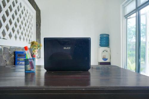 Et tv og/eller underholdning på Hotel O Teluk Betung Near Water Park Lembah Hijau Formerly Kanajiwa Guesthouse 1