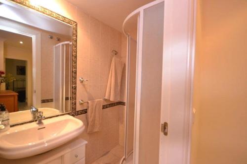 Puerto Banus Marbella stor lyxig duplex med garageplats