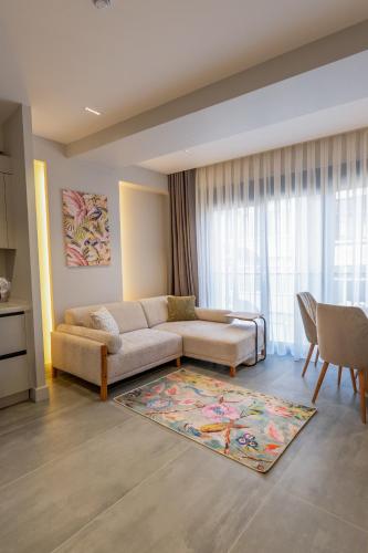 a living room with a couch and a rug at Boamonti Residence Sisli Apart in Istanbul