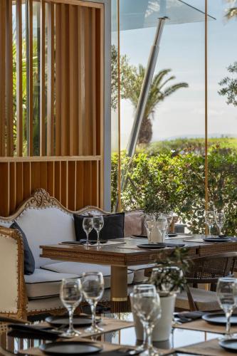 Coral Serviced Apartments with Sea View and Balcony