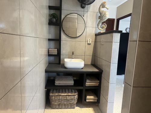 Koupelna v ubytování Kas Emmali Curacao