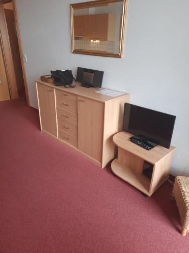 a room with a desk with a computer on it at Apartment Lyso en Soly in Königsleiten