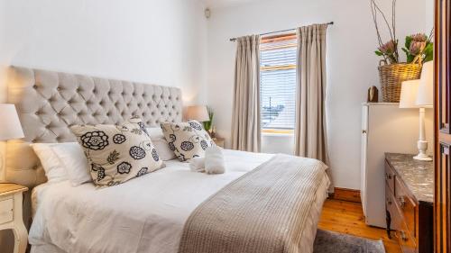 En eller flere senge i et værelse på 59 Marine Hermanus