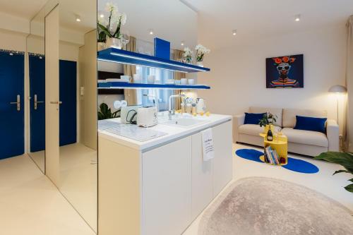 D-Nook Studio with Parking - Quiet Courtyard - Old Town