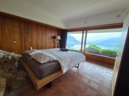 Architect house with gorgeous view lake & Wildlife photo 2